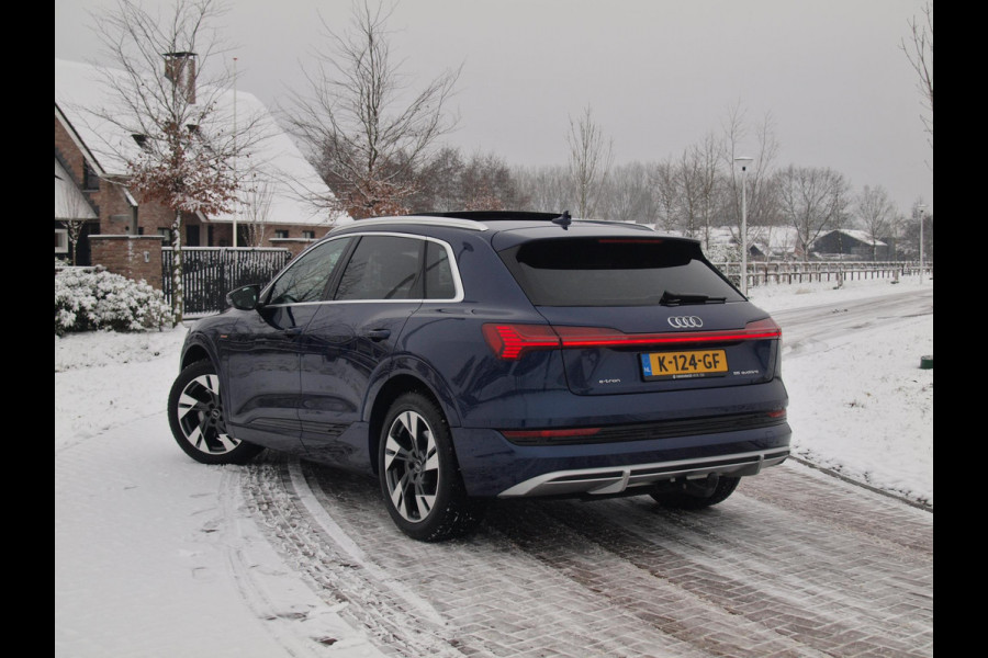 Audi e-tron 55 quattro S edition 95 kWh | SOH 95% | S-Line | Panoramadak | Trekhaak | Apple Carplay | Cruise Control | Parkeersensoren |