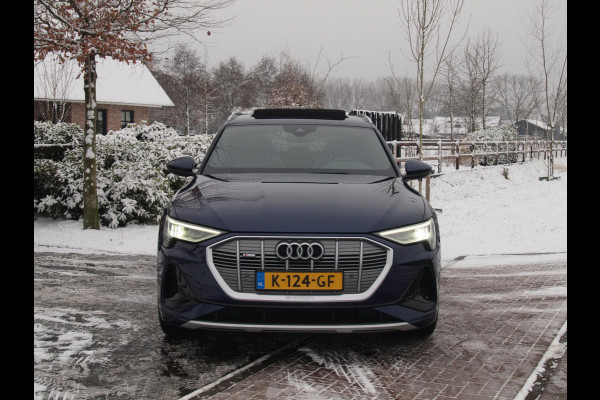 Audi e-tron 55 quattro S edition 95 kWh | SOH 95% | S-Line | Panoramadak | Trekhaak | Apple Carplay | Cruise Control | Parkeersensoren |