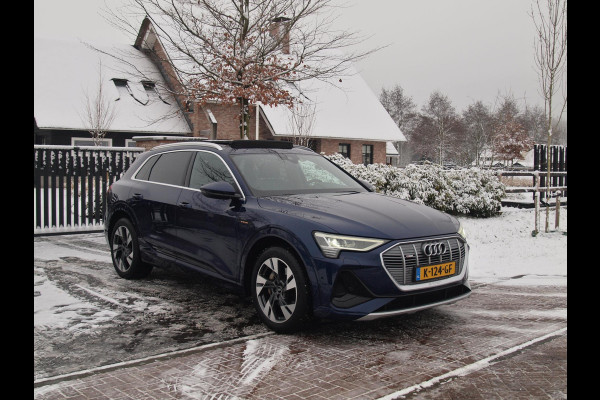 Audi e-tron 55 quattro S edition 95 kWh | SOH 95% | S-Line | Panoramadak | Trekhaak | Apple Carplay | Cruise Control | Parkeersensoren |