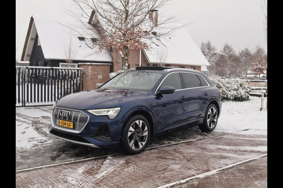Audi e-tron 55 quattro S edition 95 kWh | SOH 95% | S-Line | Panoramadak | Trekhaak | Apple Carplay | Cruise Control | Parkeersensoren |