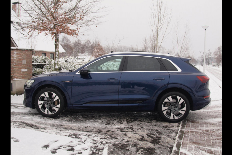 Audi e-tron 55 quattro S edition 95 kWh | SOH 95% | S-Line | Panoramadak | Trekhaak | Apple Carplay | Cruise Control | Parkeersensoren |