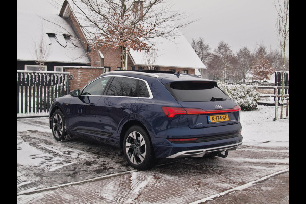 Audi e-tron 55 quattro S edition 95 kWh | SOH 95% | S-Line | Panoramadak | Trekhaak | Apple Carplay | Cruise Control | Parkeersensoren |