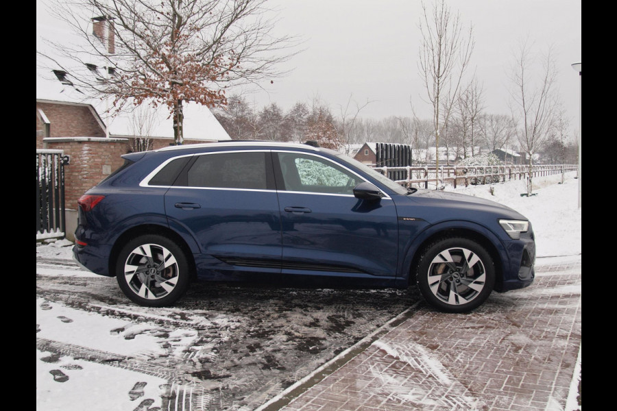 Audi e-tron 55 quattro S edition 95 kWh | SOH 95% | S-Line | Panoramadak | Trekhaak | Apple Carplay | Cruise Control | Parkeersensoren |
