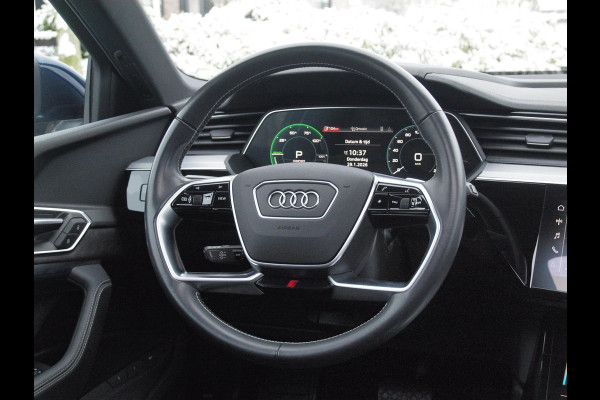 Audi e-tron 55 quattro S edition 95 kWh | SOH 95% | S-Line | Panoramadak | Trekhaak | Apple Carplay | Cruise Control | Parkeersensoren |