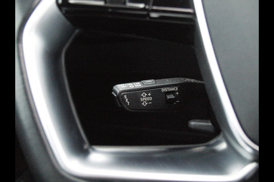 Audi e-tron 55 quattro S edition 95 kWh | SOH 95% | S-Line | Panoramadak | Trekhaak | Apple Carplay | Cruise Control | Parkeersensoren |