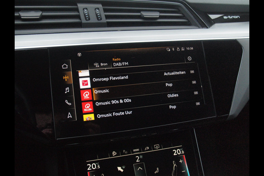 Audi e-tron 55 quattro S edition 95 kWh | SOH 95% | S-Line | Panoramadak | Trekhaak | Apple Carplay | Cruise Control | Parkeersensoren |