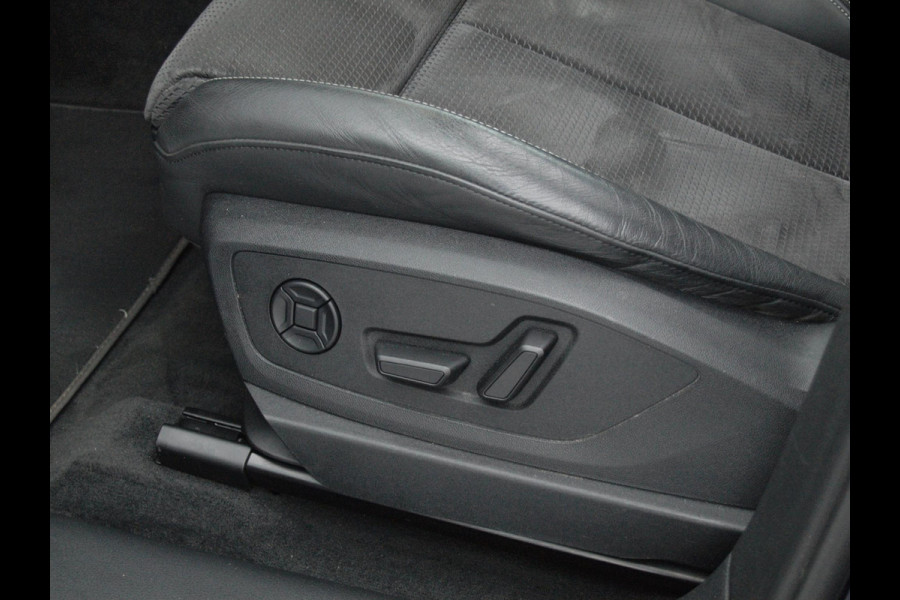 Audi e-tron 55 quattro S edition 95 kWh | SOH 95% | S-Line | Panoramadak | Trekhaak | Apple Carplay | Cruise Control | Parkeersensoren |