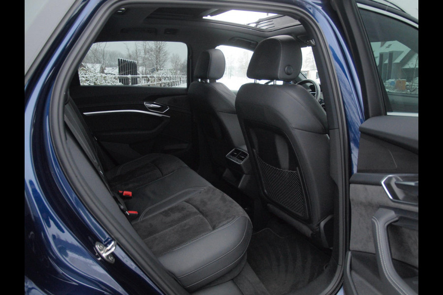 Audi e-tron 55 quattro S edition 95 kWh | SOH 95% | S-Line | Panoramadak | Trekhaak | Apple Carplay | Cruise Control | Parkeersensoren |
