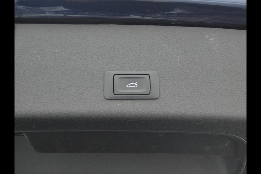 Audi e-tron 55 quattro S edition 95 kWh | SOH 95% | S-Line | Panoramadak | Trekhaak | Apple Carplay | Cruise Control | Parkeersensoren |