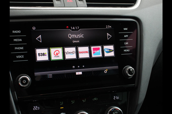 Škoda Octavia Combi 1.0 TSI 115pk Sport Business | Navigatie | Climate Control | Trekhaak | Extra Getint Glas | Lichtmetalen Velgen | Parkeer sensoren