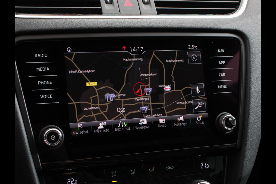 Škoda Octavia Combi 1.0 TSI 115pk Sport Business | Navigatie | Climate Control | Trekhaak | Extra Getint Glas | Lichtmetalen Velgen | Parkeer sensoren