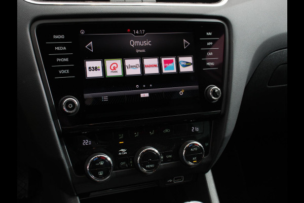 Škoda Octavia Combi 1.0 TSI 115pk Sport Business | Navigatie | Climate Control | Trekhaak | Extra Getint Glas | Lichtmetalen Velgen | Parkeer sensoren