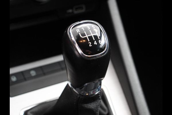 Škoda Octavia Combi 1.0 TSI 115pk Sport Business | Navigatie | Climate Control | Trekhaak | Extra Getint Glas | Lichtmetalen Velgen | Parkeer sensoren