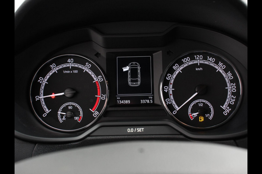 Škoda Octavia Combi 1.0 TSI 115pk Sport Business | Navigatie | Climate Control | Trekhaak | Extra Getint Glas | Lichtmetalen Velgen | Parkeer sensoren