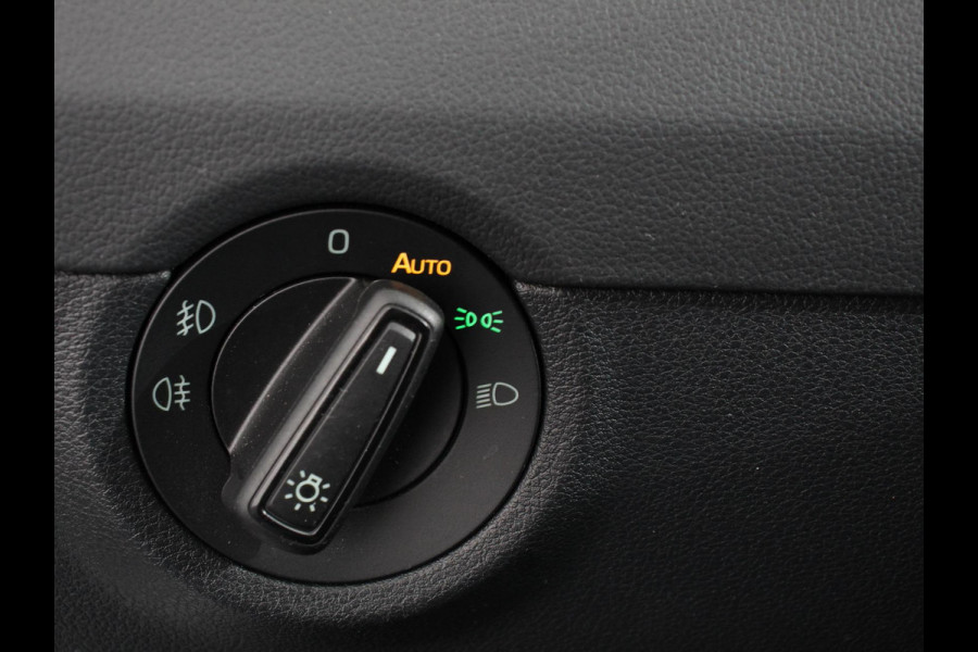 Škoda Octavia Combi 1.0 TSI 115pk Sport Business | Navigatie | Climate Control | Trekhaak | Extra Getint Glas | Lichtmetalen Velgen | Parkeer sensoren