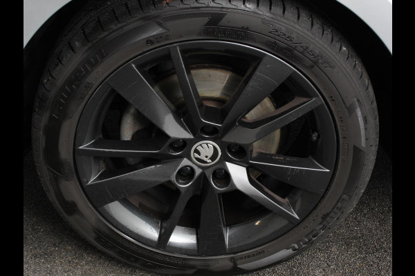 Škoda Octavia Combi 1.0 TSI 115pk Sport Business | Navigatie | Climate Control | Trekhaak | Extra Getint Glas | Lichtmetalen Velgen | Parkeer sensoren