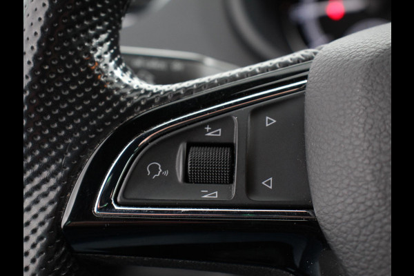 Škoda Octavia Combi 1.0 TSI 115pk Sport Business | Navigatie | Climate Control | Trekhaak | Extra Getint Glas | Lichtmetalen Velgen | Parkeer sensoren