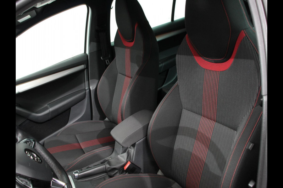 Škoda Octavia Combi 1.0 TSI 115pk Sport Business | Navigatie | Climate Control | Trekhaak | Extra Getint Glas | Lichtmetalen Velgen | Parkeer sensoren