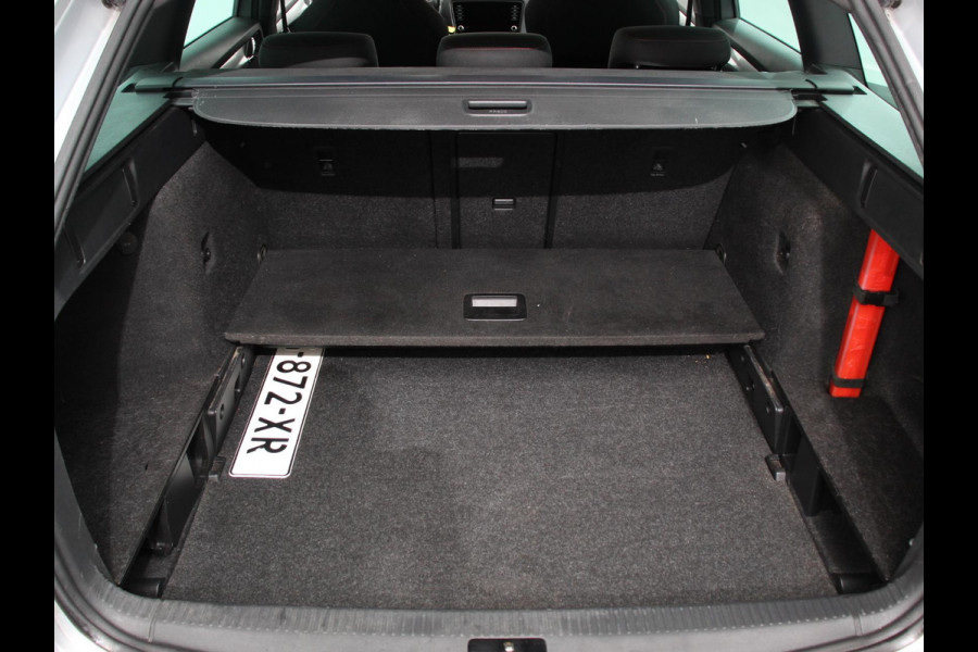 Škoda Octavia Combi 1.0 TSI 115pk Sport Business | Navigatie | Climate Control | Trekhaak | Extra Getint Glas | Lichtmetalen Velgen | Parkeer sensoren