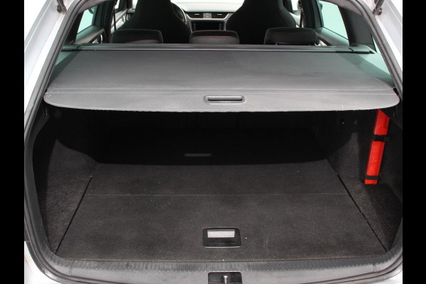 Škoda Octavia Combi 1.0 TSI 115pk Sport Business | Navigatie | Climate Control | Trekhaak | Extra Getint Glas | Lichtmetalen Velgen | Parkeer sensoren