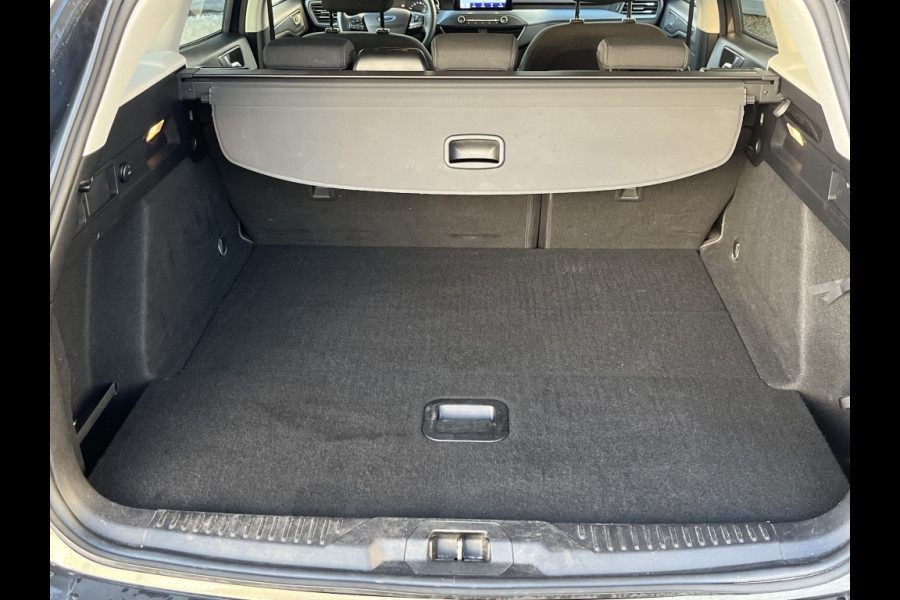 Ford FOCUS Wagon 1.0 EcoB. Active Bns TREKHAAK! WINTERPACK! DESIGNPACK