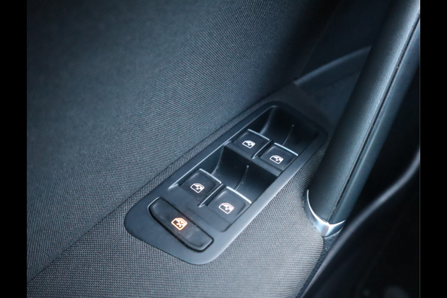 Volkswagen Golf 1.5 TSI Highline R-Line // Dealeronderhouden