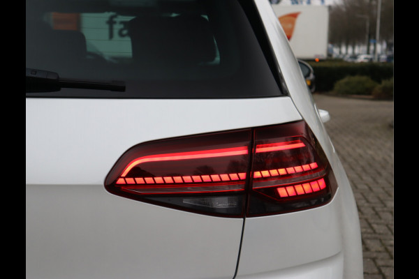 Volkswagen Golf 1.5 TSI Highline R-Line // Dealeronderhouden