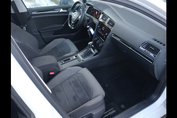 Volkswagen Golf 1.5 TSI Highline R-Line // Dealeronderhouden