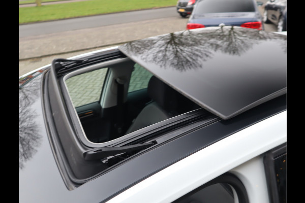 Volkswagen Golf 1.5 TSI Highline R-Line // Dealeronderhouden