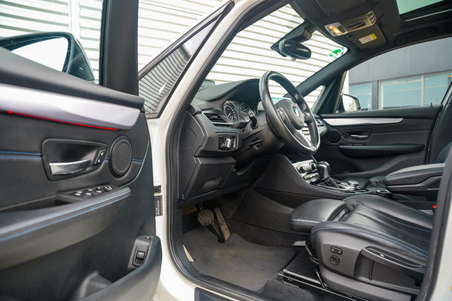 BMW 2 Serie Active Tourer 225xe iPerformance High Executive M Pakket Camera Pano HUD Clima Cruise Leer 17"LM