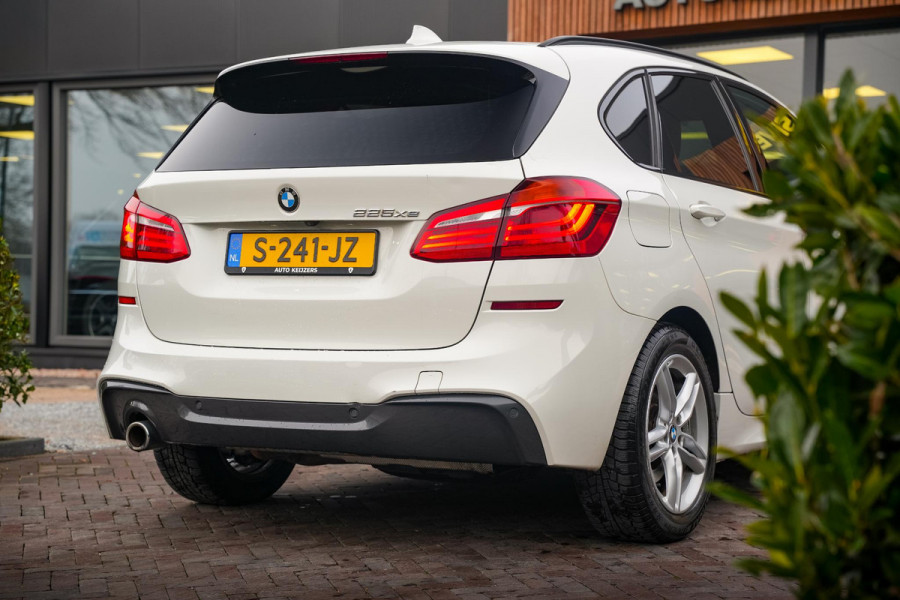 BMW 2 Serie Active Tourer 225xe iPerformance High Executive M Pakket Camera Pano HUD Clima Cruise Leer 17"LM