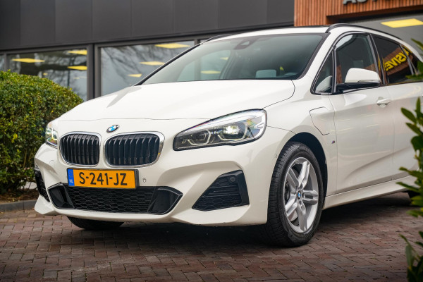 BMW 2 Serie Active Tourer 225xe iPerformance High Executive M Pakket Camera Pano HUD Clima Cruise Leer 17"LM