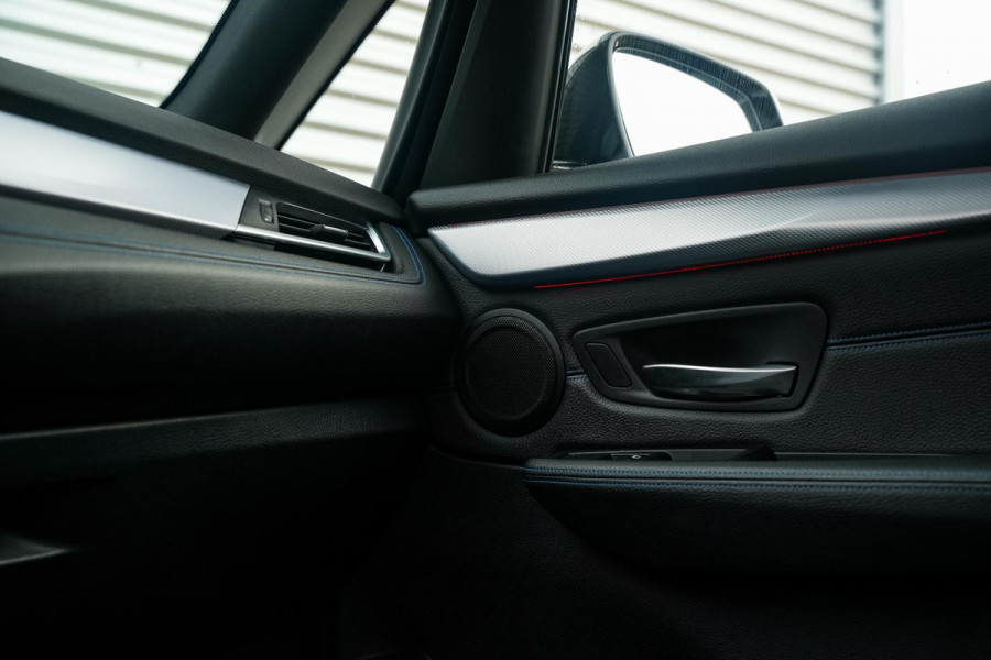 BMW 2 Serie Active Tourer 225xe iPerformance High Executive M Pakket Camera Pano HUD Clima Cruise Leer 17"LM