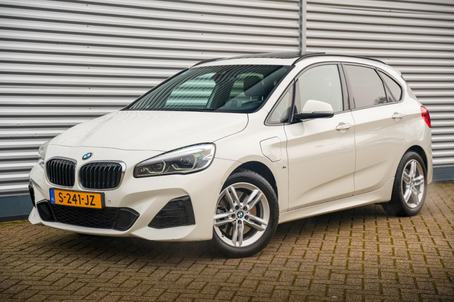 BMW 2 Serie Active Tourer 225xe iPerformance High Executive M Pakket Camera Pano HUD Clima Cruise Leer 17"LM
