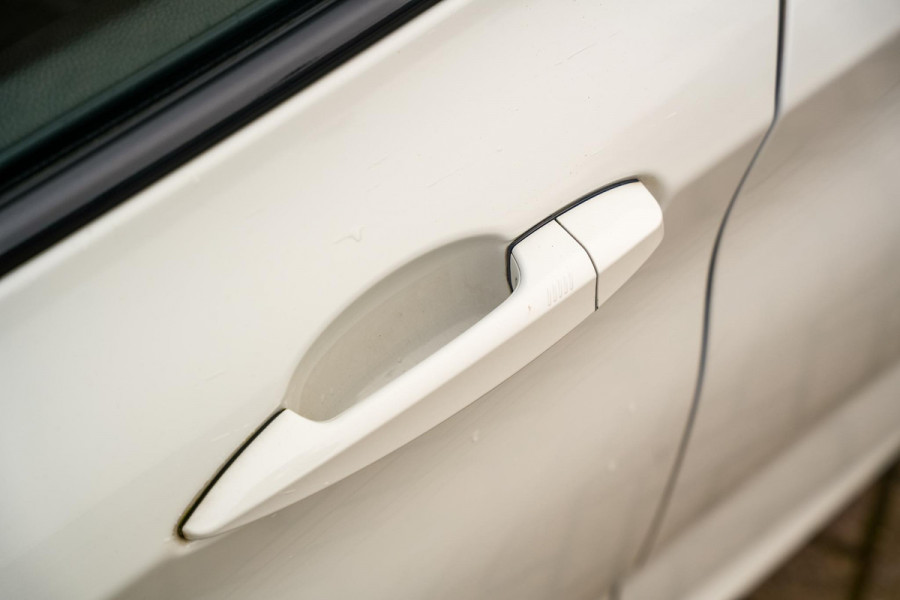 BMW 2 Serie Active Tourer 225xe iPerformance High Executive M Pakket Camera Pano HUD Clima Cruise Leer 17"LM