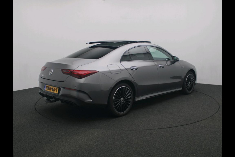 Mercedes-Benz CLA-Klasse 250 e Business Solution AMG Trekhaak | AMG Line | Night Pakket | Panorama Schuif-Kanteldak | 19 Inch AMG velgen. Inclusief 24 maanden MB Certified garantie voor Europa.
