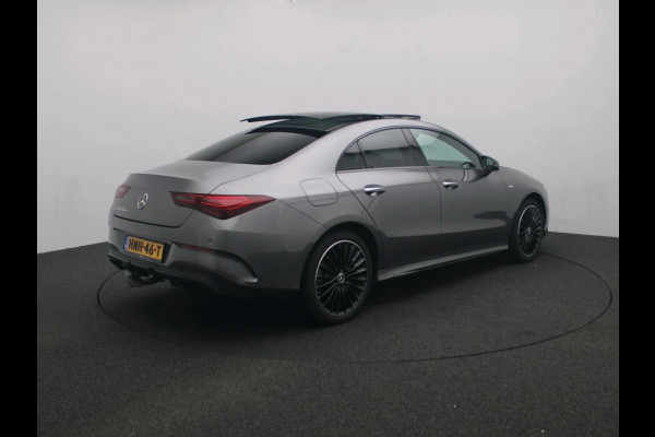 Mercedes-Benz CLA-Klasse 250 e Business Solution AMG Trekhaak | AMG Line | Night Pakket | Panorama Schuif-Kanteldak | 19 Inch AMG velgen. Inclusief 24 maanden MB Certified garantie voor Europa.
