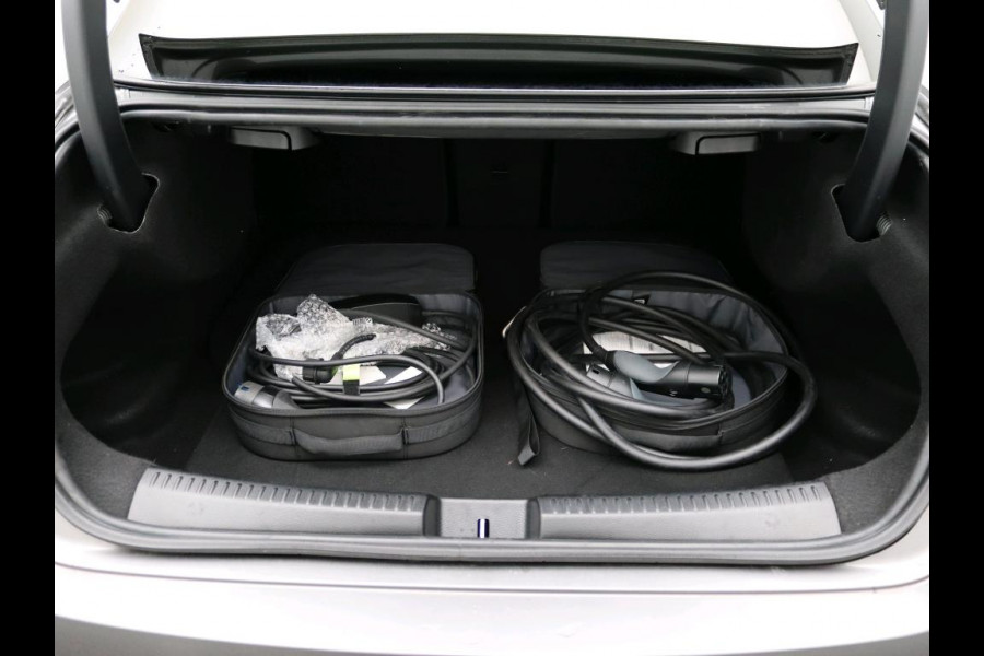 Mercedes-Benz CLA-Klasse 250 e Business Solution AMG Trekhaak | AMG Line | Night Pakket | Panorama Schuif-Kanteldak | 19 Inch AMG velgen. Inclusief 24 maanden MB Certified garantie voor Europa.