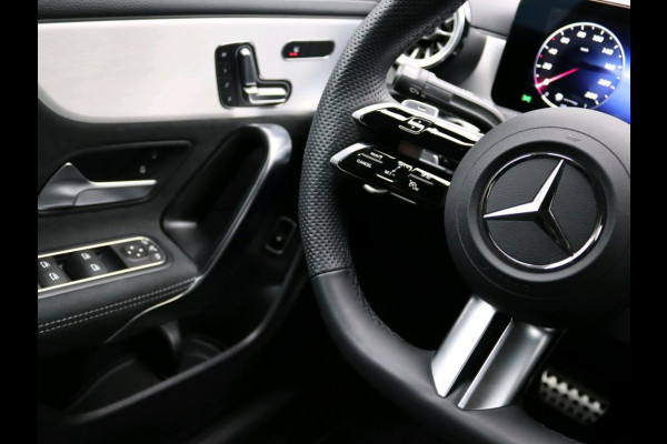 Mercedes-Benz CLA-Klasse 250 e Business Solution AMG Trekhaak | AMG Line | Night Pakket | Panorama Schuif-Kanteldak | 19 Inch AMG velgen. Inclusief 24 maanden MB Certified garantie voor Europa.