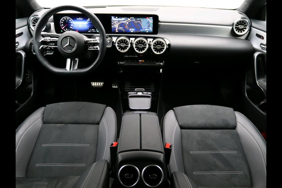 Mercedes-Benz CLA-Klasse 250 e Business Solution AMG Trekhaak | AMG Line | Night Pakket | Panorama Schuif-Kanteldak | 19 Inch AMG velgen. Inclusief 24 maanden MB Certified garantie voor Europa.