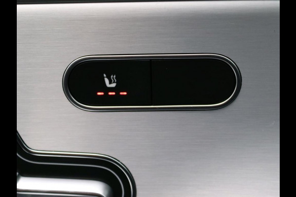 Mercedes-Benz CLA-Klasse 250 e Business Solution AMG Trekhaak | AMG Line | Night Pakket | Panorama Schuif-Kanteldak | 19 Inch AMG velgen. Inclusief 24 maanden MB Certified garantie voor Europa.