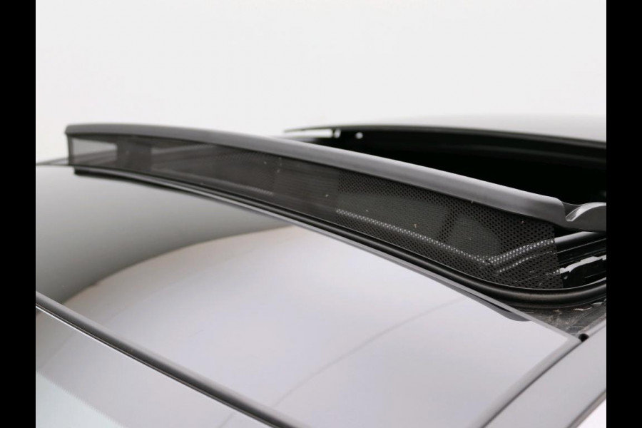 Mercedes-Benz CLA-Klasse 250 e Business Solution AMG Trekhaak | AMG Line | Night Pakket | Panorama Schuif-Kanteldak | 19 Inch AMG velgen. Inclusief 24 maanden MB Certified garantie voor Europa.