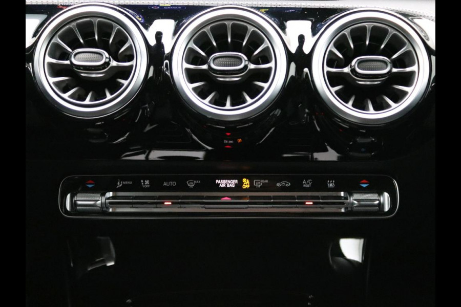 Mercedes-Benz CLA-Klasse 250 e Business Solution AMG Trekhaak | AMG Line | Night Pakket | Panorama Schuif-Kanteldak | 19 Inch AMG velgen. Inclusief 24 maanden MB Certified garantie voor Europa.