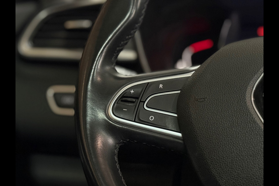 Renault Kadjar 1.3 TCe Intens | Pano | Trekhaak | Sportstoelen | BOSE | 19' inch | Stoelverwarming | LED | DAB Radio | Keyless