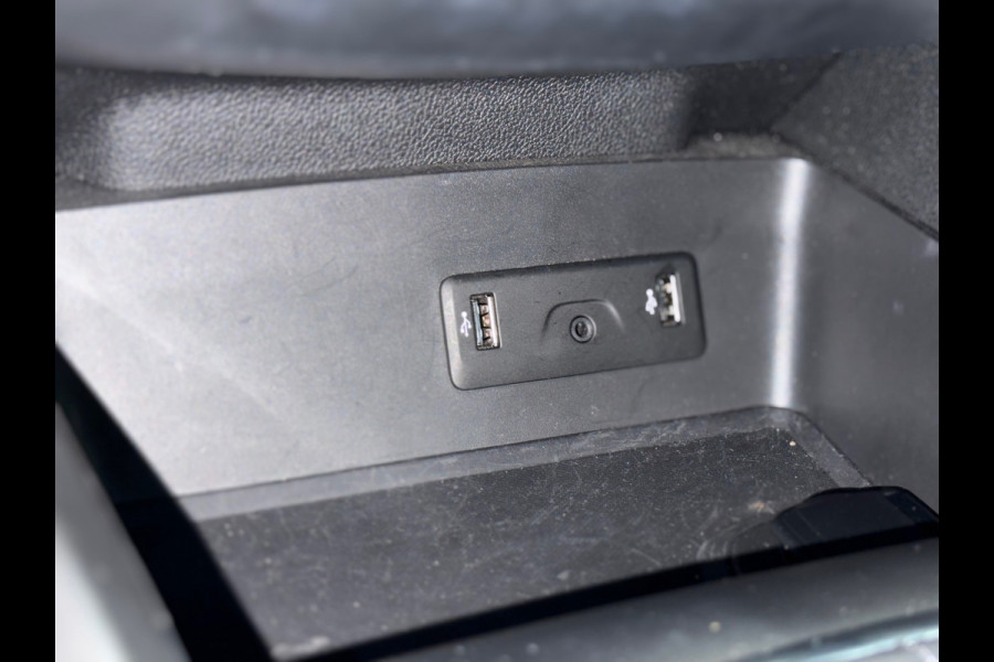 Renault Kadjar 1.3 TCe Intens | Pano | Trekhaak | Sportstoelen | BOSE | 19' inch | Stoelverwarming | LED | DAB Radio | Keyless