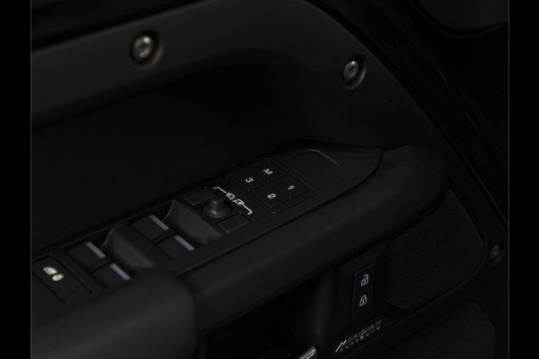 Land Rover Defender 110 2.0 P300e 110 X-Dynamic HSE HUD-PANO-MERIDIAN-22"