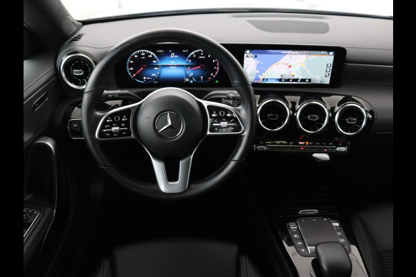 Mercedes-Benz CLA-Klasse Shooting Brake 180 Business Solution | Stoelverwarming | Carplay | Camera | Half leder | Widescreen | Dodehoek detectie | Navigatie | Park Assist