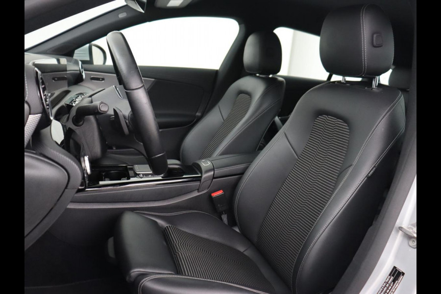 Mercedes-Benz CLA-Klasse Shooting Brake 180 Business Solution | Stoelverwarming | Carplay | Camera | Half leder | Widescreen | Dodehoek detectie | Navigatie | Park Assist