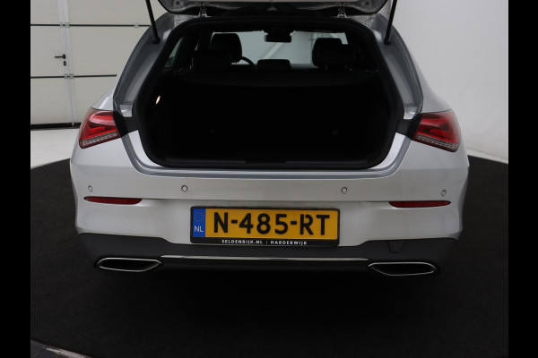 Mercedes-Benz CLA-Klasse Shooting Brake 180 Business Solution | Stoelverwarming | Carplay | Camera | Half leder | Widescreen | Dodehoek detectie | Navigatie | Park Assist