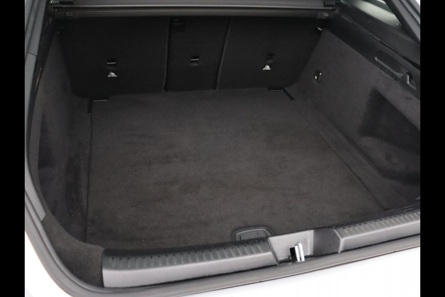 Mercedes-Benz CLA-Klasse Shooting Brake 180 Business Solution | Stoelverwarming | Carplay | Camera | Half leder | Widescreen | Dodehoek detectie | Navigatie | Park Assist